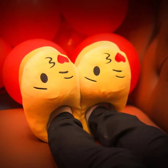 Kiss Emoji Slippers Warm & Comfortable